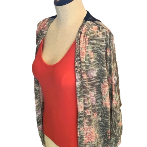 WOMENS floral lace back cardigan. - Picture 10 of 11